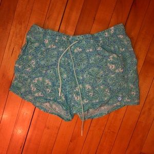 Vineyard Vines shorts😍🐳